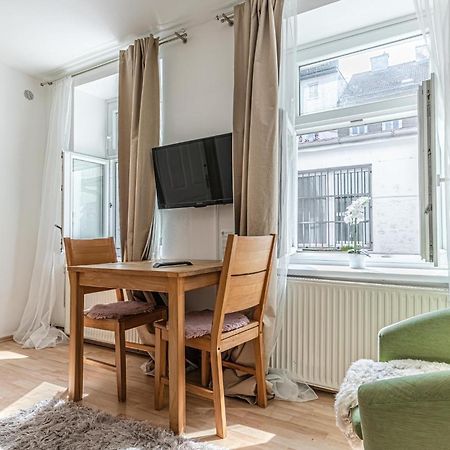 City Vibes: 1Br Apt, 10 Min To Westbahnhof ウィーン エクステリア 写真