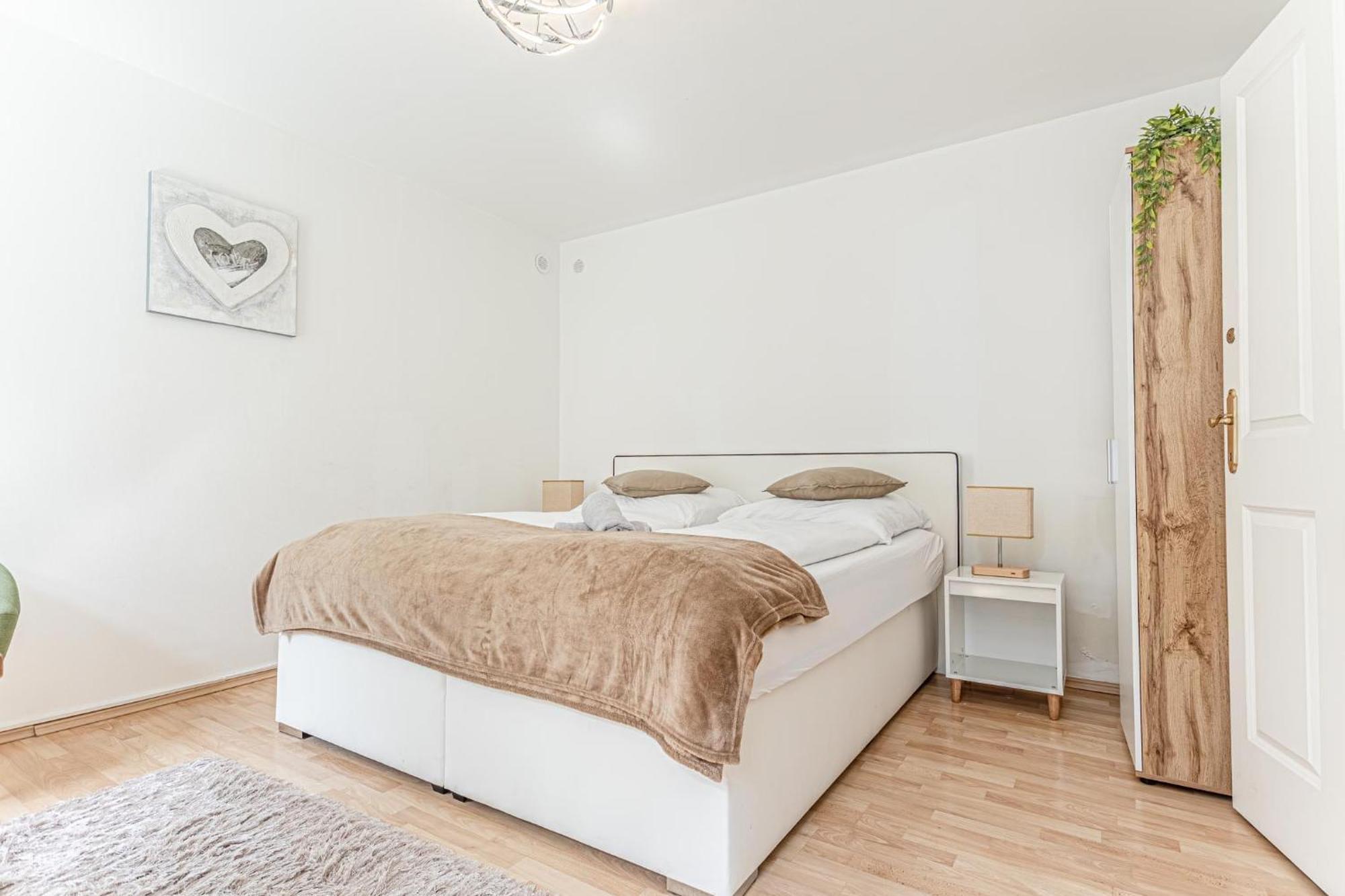 City Vibes: 1Br Apt, 10 Min To Westbahnhof ウィーン エクステリア 写真